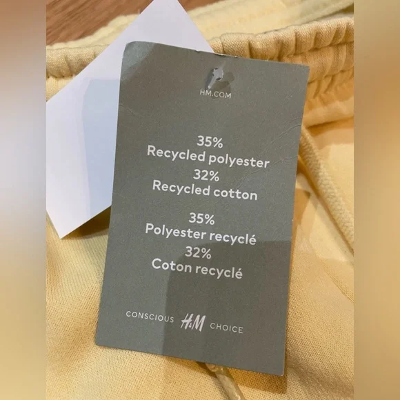 67% recycled material. Light yellow sweat pants, H&M divided. - Picture 4 of 5